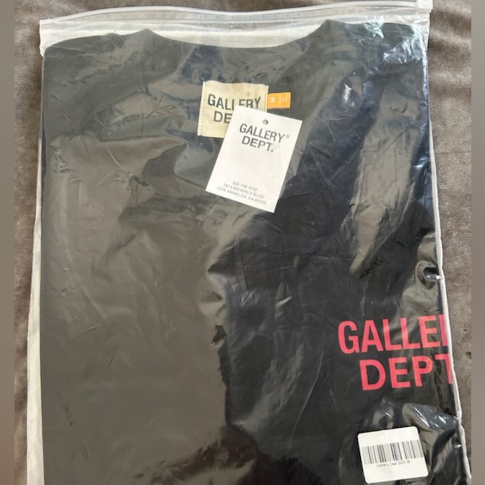 BRAND NEW Men’s Gallery Dept T shirt